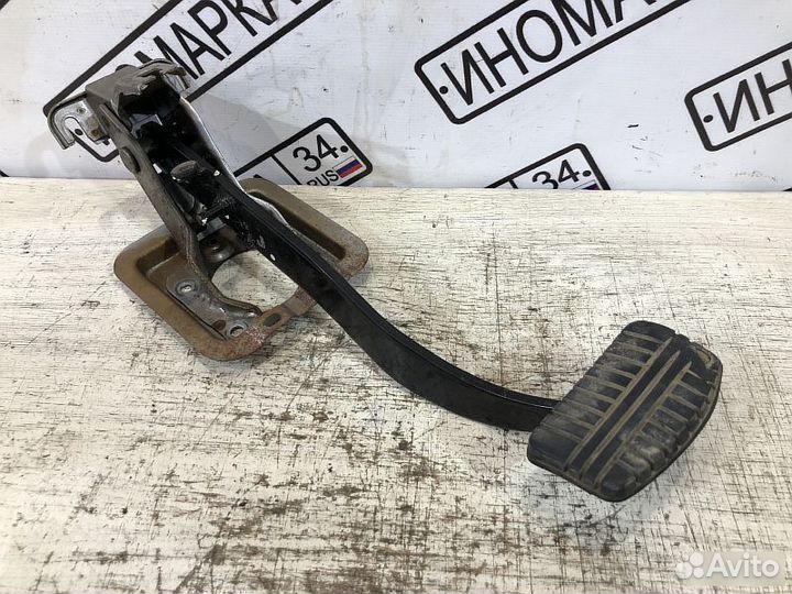 Педаль тормоза Mitsubishi Lancer АКПП 4G18