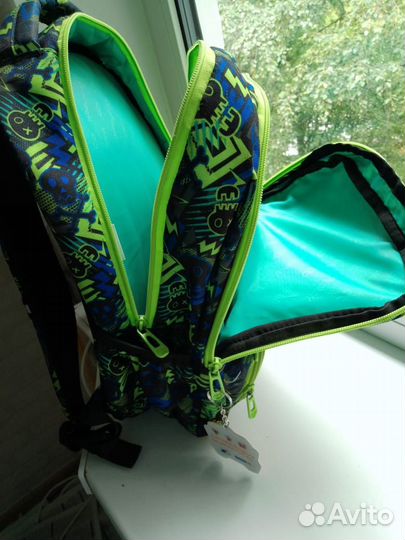 Портфель школьный новый