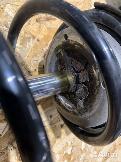 Стойка подвески передняя левая Bmw 3 E90 седан