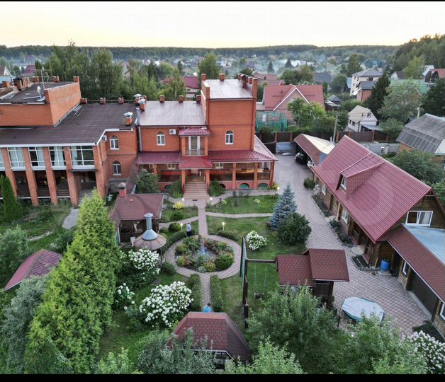 Коттедж 450 м² на участке 20 сот.