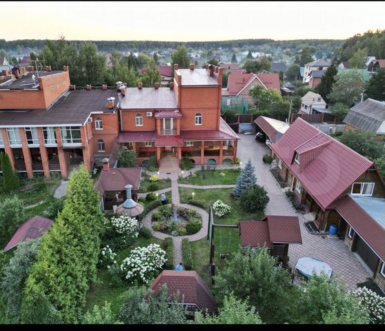 Коттедж 450 м² на участке 20 сот.