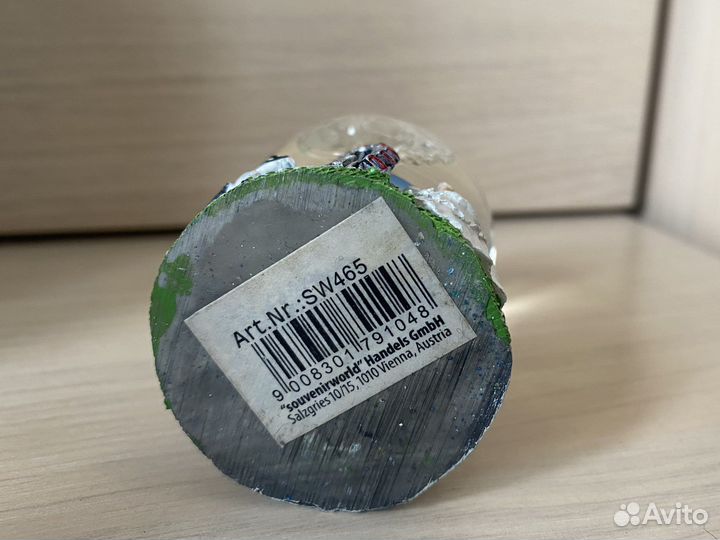 Стеклянный шар со снегом