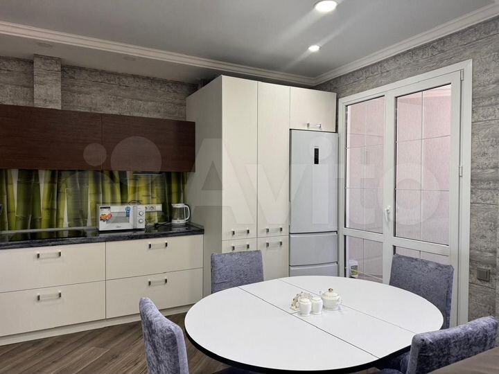 2-к. квартира, 80 м², 3/17 эт.