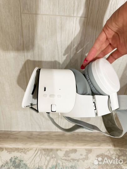 Очки виртуальной реальности с джойстикам