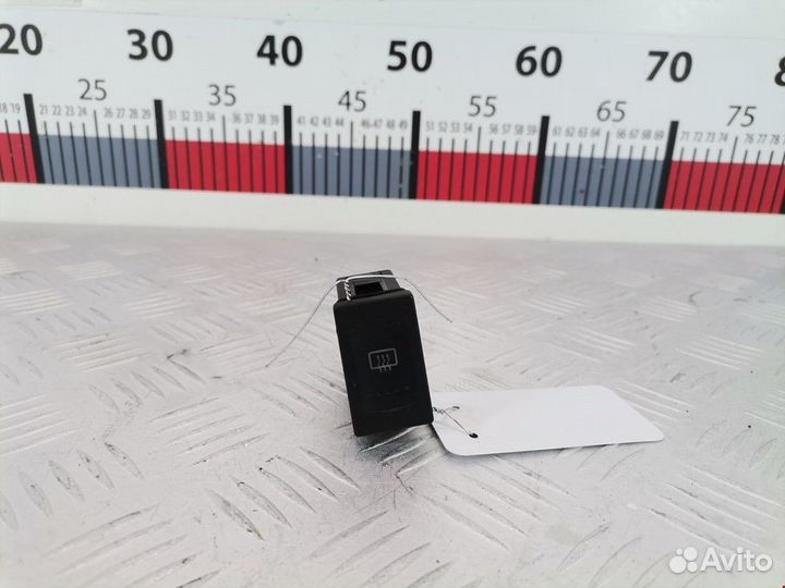 Кнопка обогрева заднего стекла Volkswagen Passat