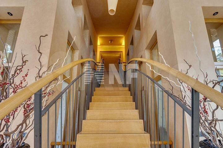 Дом 850 м² на участке 1,17 га