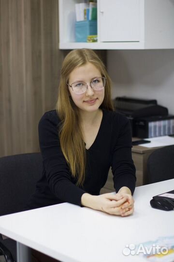 Художник, педагог по рисованию и истории искусств