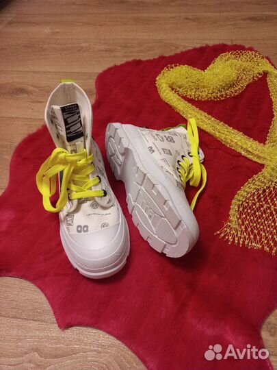 Продаю ботинки джинсовые 38 размер