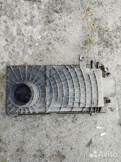 Корпус воздушного фильтра Nissan Primera P11