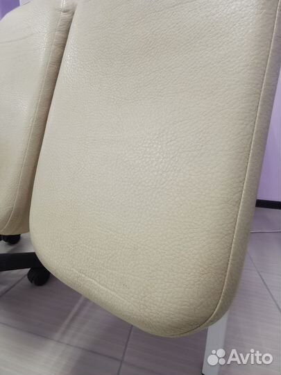 Педикюрное кресло + стул мастера