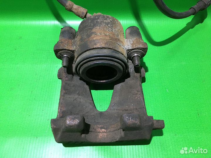 Суппорт передний левый VW Golf 2003-09 Octavia A5