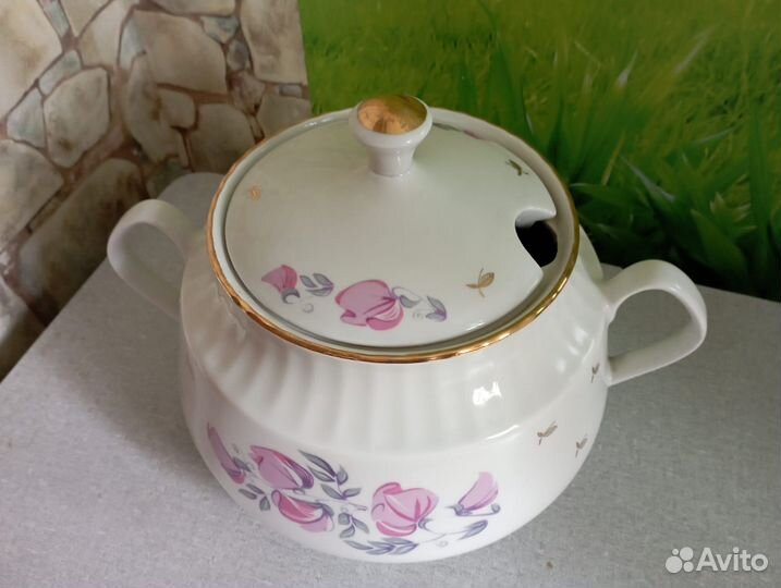 Супница фарфоровая с крышкой СССР