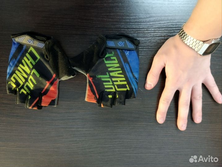 Спортивные перчатки