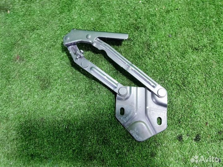 Петля капота правая volkswagen Caddy 3 2013