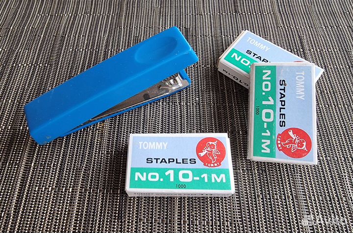 Канцелярский степлер со скобами 6000 шт