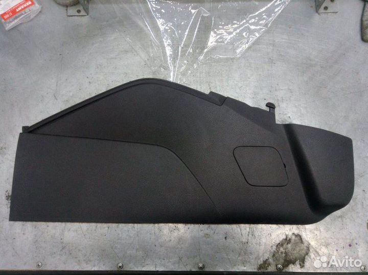 Накладка (кузов внутри) правая Ford Focus 3