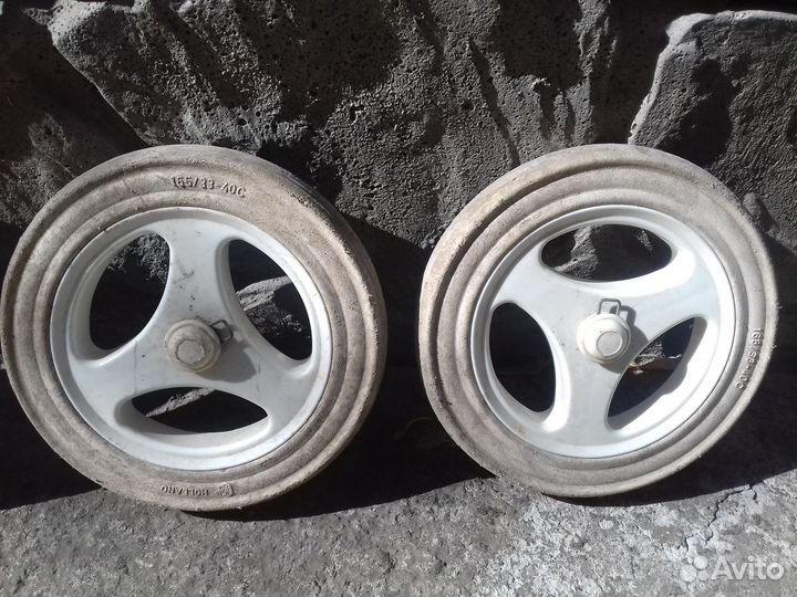 Колеса для детской коляски или тележек,тачек и т.д