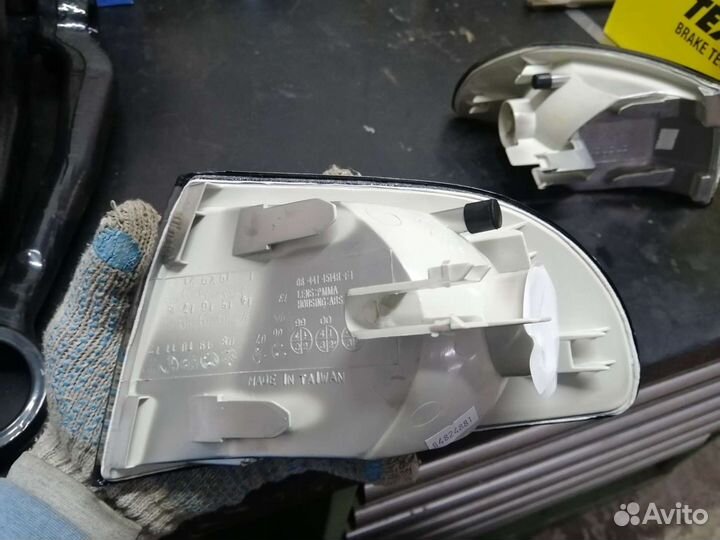 Поворотники передние Ауди А4 Б5 Type Valeo Белые