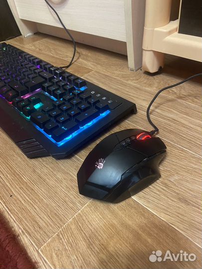 Игровая клавиатура и мышь