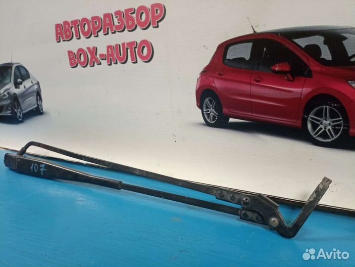Поводок дворника Peugeot 107