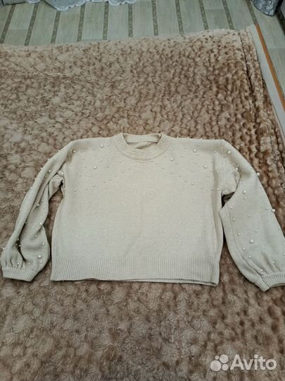 Отдам бесплатно женские вещи 46