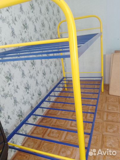 Двухъярусная кровать