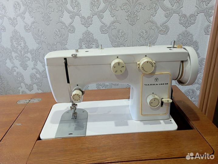 Швейная машина Чайка 142м