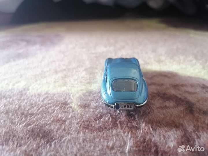 Модель автомобиля 1 18