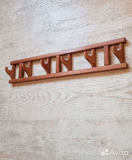 Вешалка из термо древесины