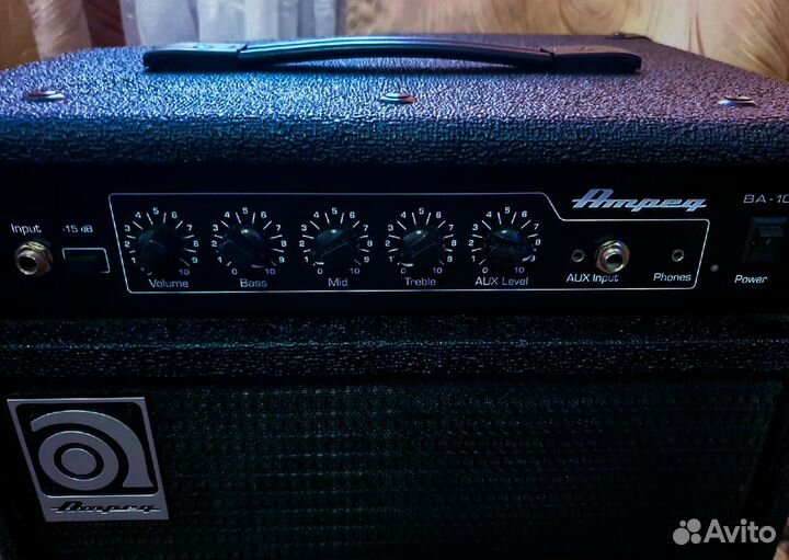 Комбоусилитель для бас-гитары Ampeg BA-108v2
