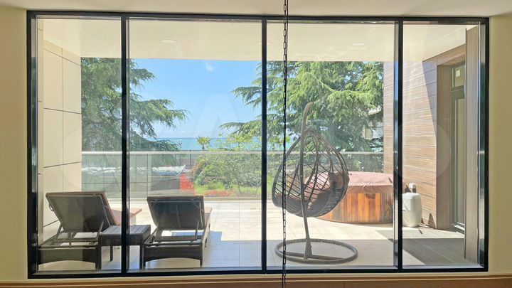 Дом 680 м² на участке 8,5 сот.