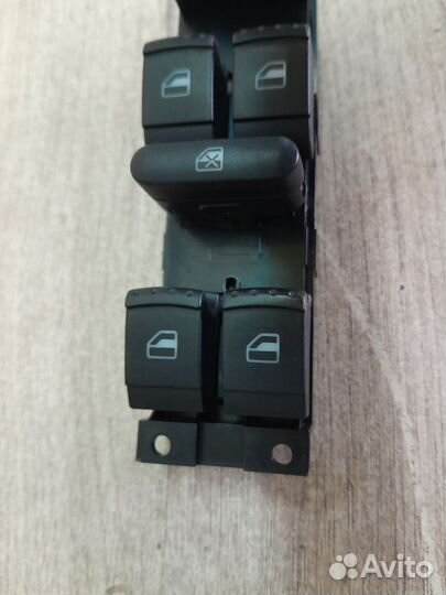 Блок управления стеклоподъемниками Volkswagen Pass