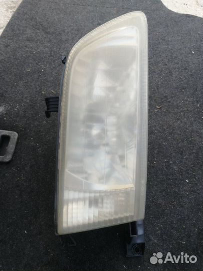 Фара правая Nissan Sunny FB15