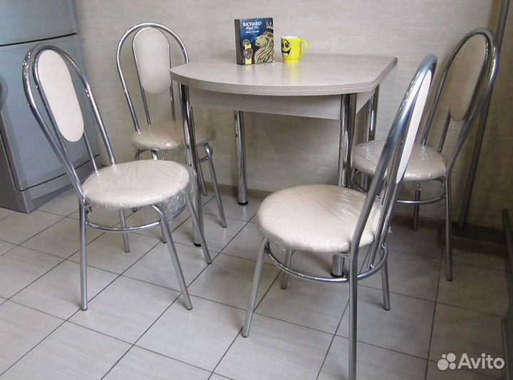 Кухонный стол раскладной и 4 стула