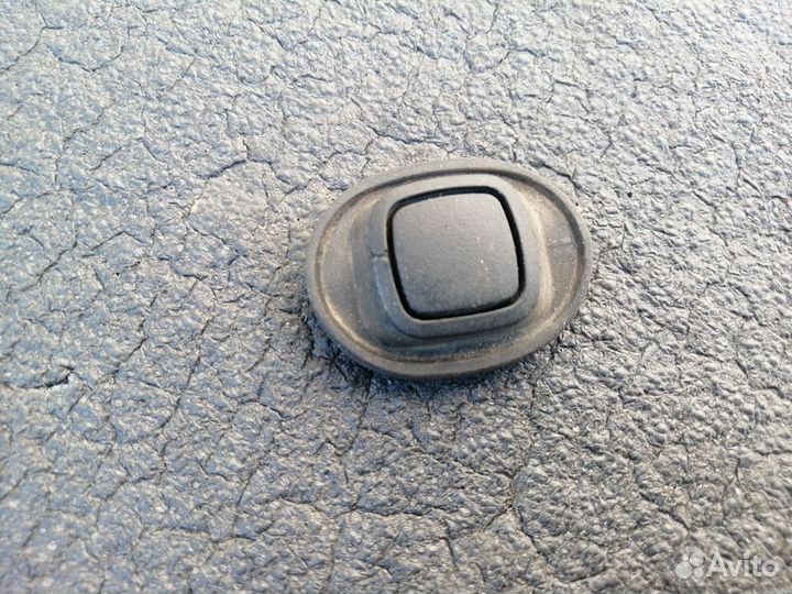 Кнопка бесключевой доступ Toyota Land Cruiser 200