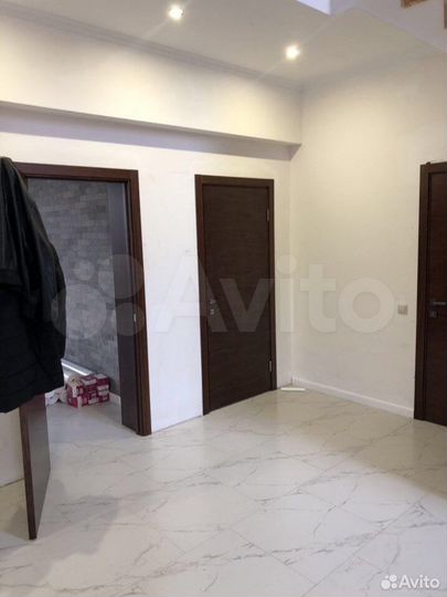 Коттедж 235 м² на участке 5 сот.