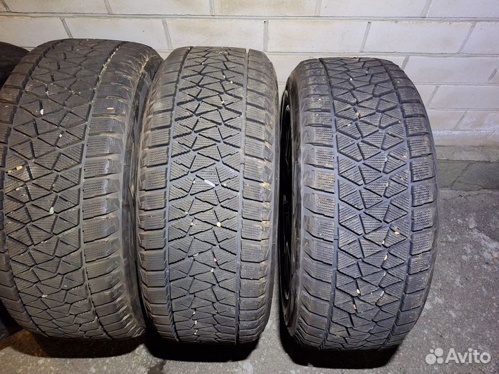 Bridgestone Blizzak DM-V2 235/55 R18