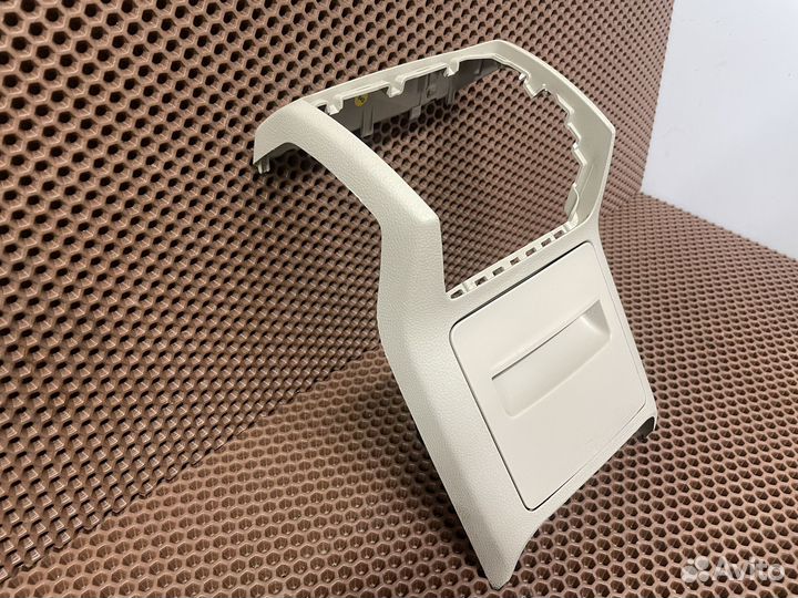 Накладка центрального тоннеля Skoda Superb 3