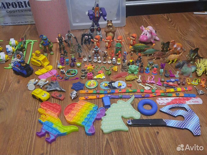 Мелкие игрушки киндеры поп иты