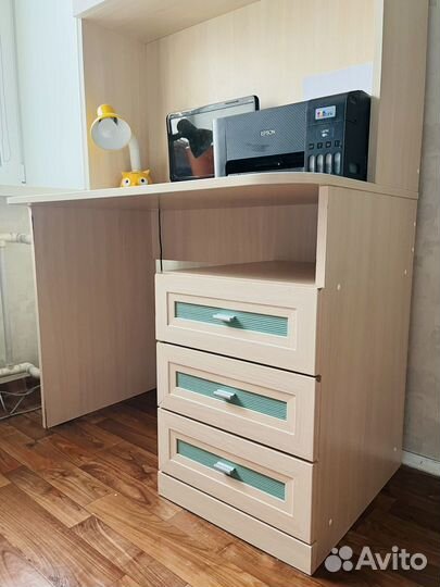 Письменный стол для школьника бу