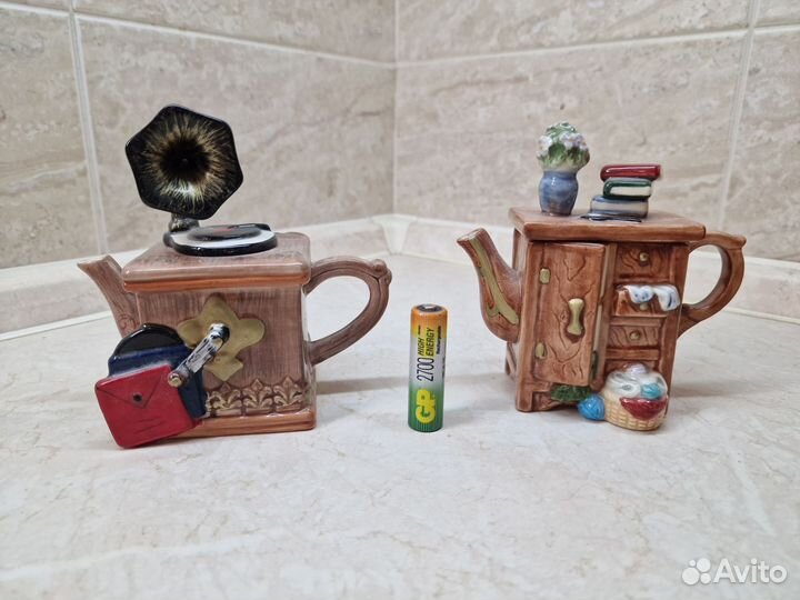 Коллекционные миниатюрные чайники