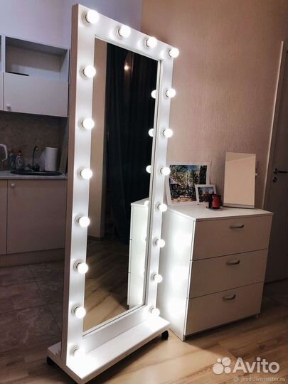 Гримерное зеркало с подсветкой