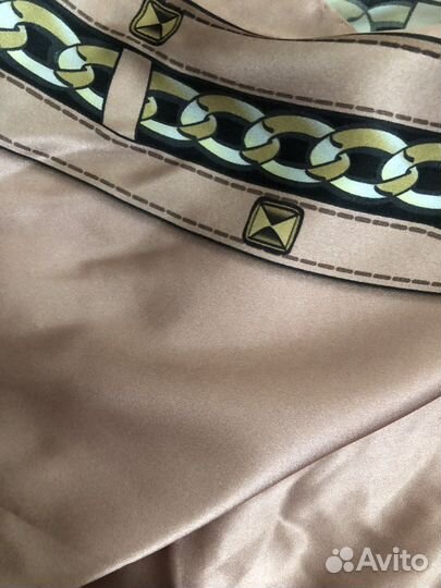 Guess шелковый платок 90х90