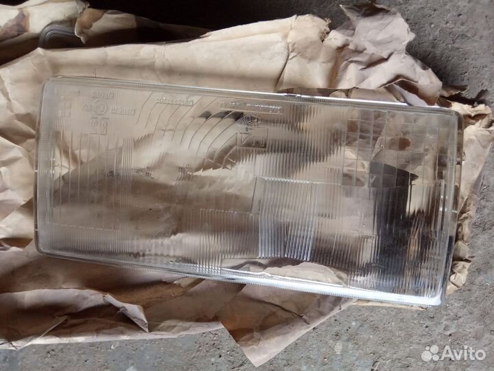 Стекло на фару ваз 2107