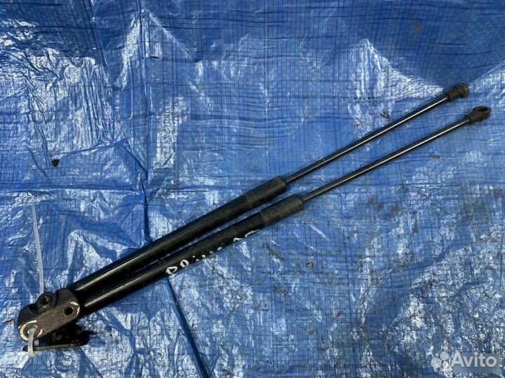 Амортизатор задней двери Toyota Prius ZVW30 2zrfxe