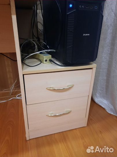 Компьютерный стол