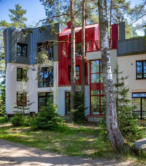 Дом 213 м² на участке 2 сот.