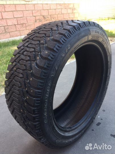 Goodyear UltraGrip 500 235/45 R17 94T