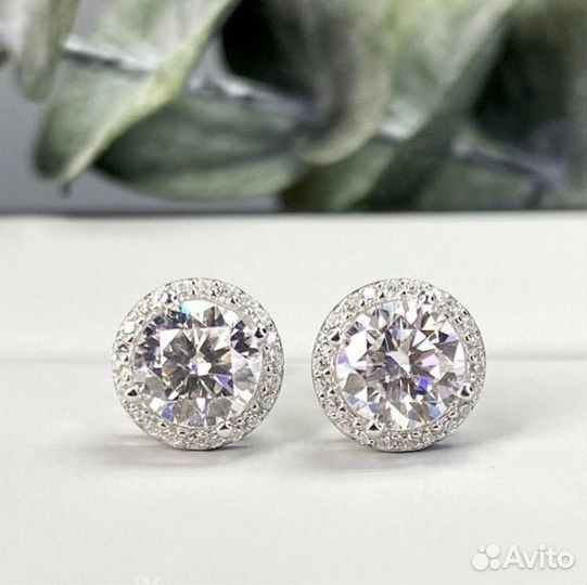 Серьги пусеты с бриллиантом муассанитом