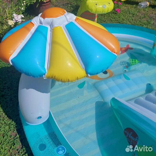 Детский надувной бассейн с горкой